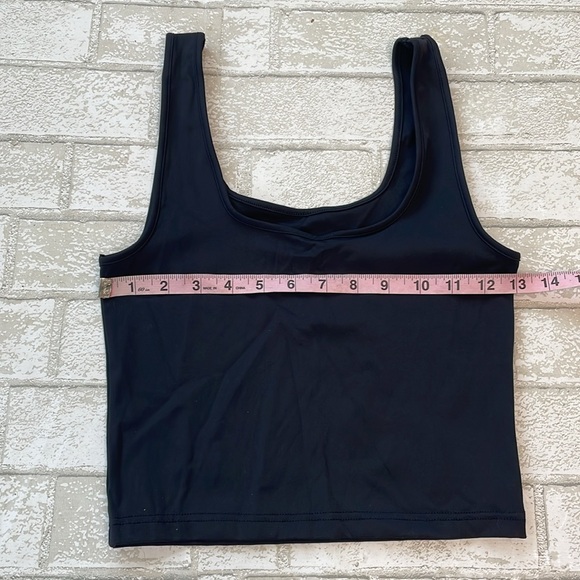 Modiv black cropped tank - Picture 3 of 6